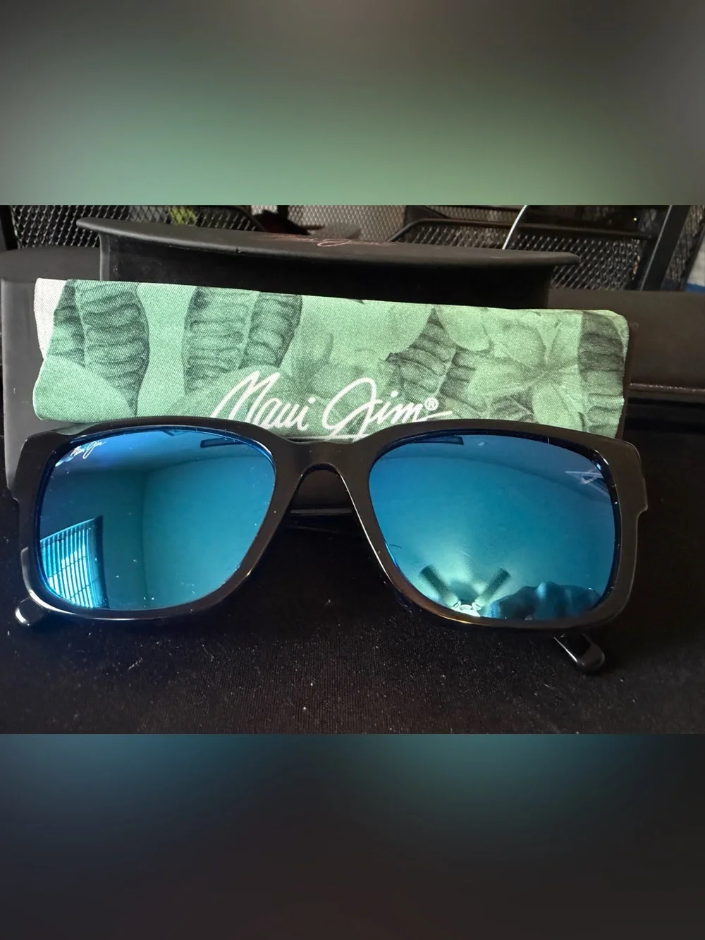Maui Jim Kou cat eye blue polarized lens glasses. B884-03